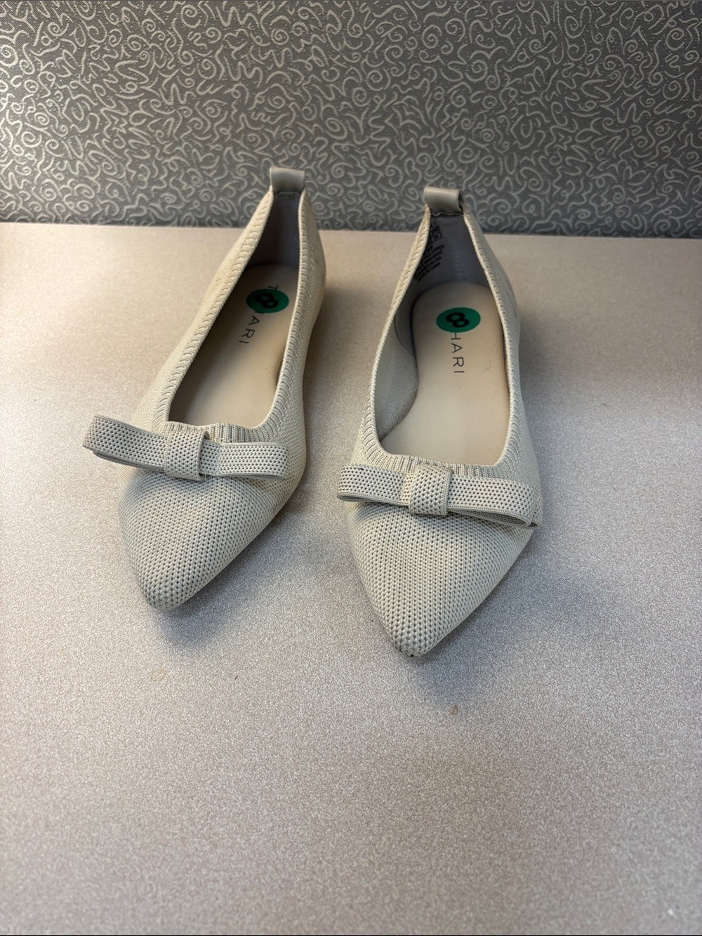 Tahari Oatmeal Athens Pointed-Toe Bow Flats - Size 8